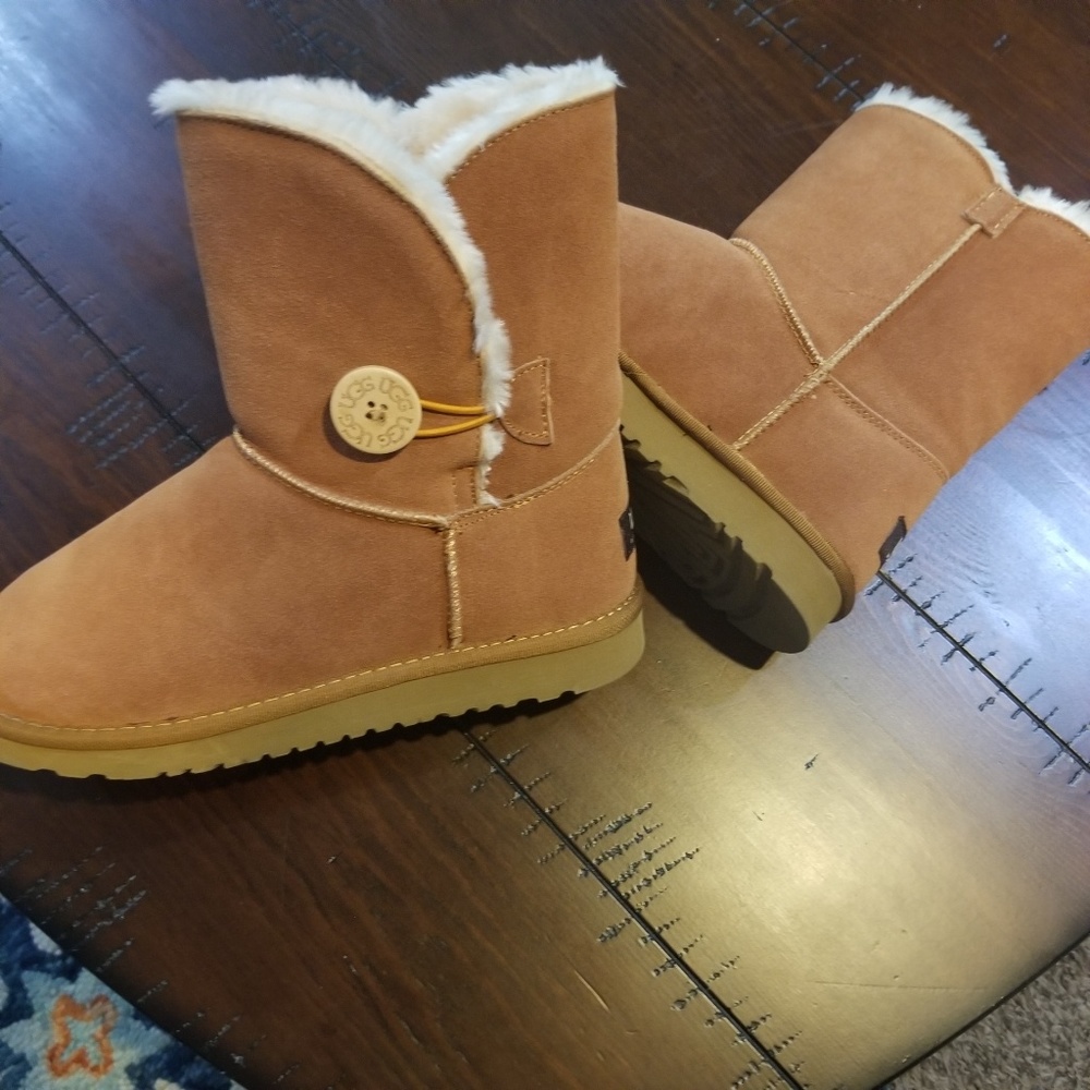 NWOT UGGS for CHRISTMAS GIFT